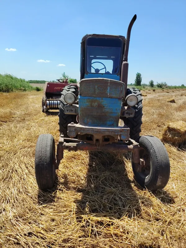T28 traktor sotiladi xolati yaxshi xechqayerida kamisi yoq 4