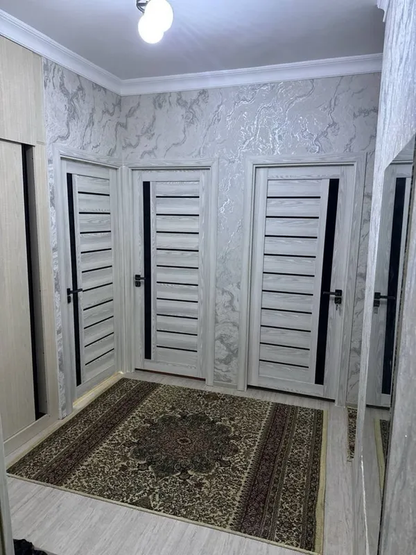 Срочно Продаеться 3-комнатная квартира городе Чирчике 9-микрарайоне — фото 2