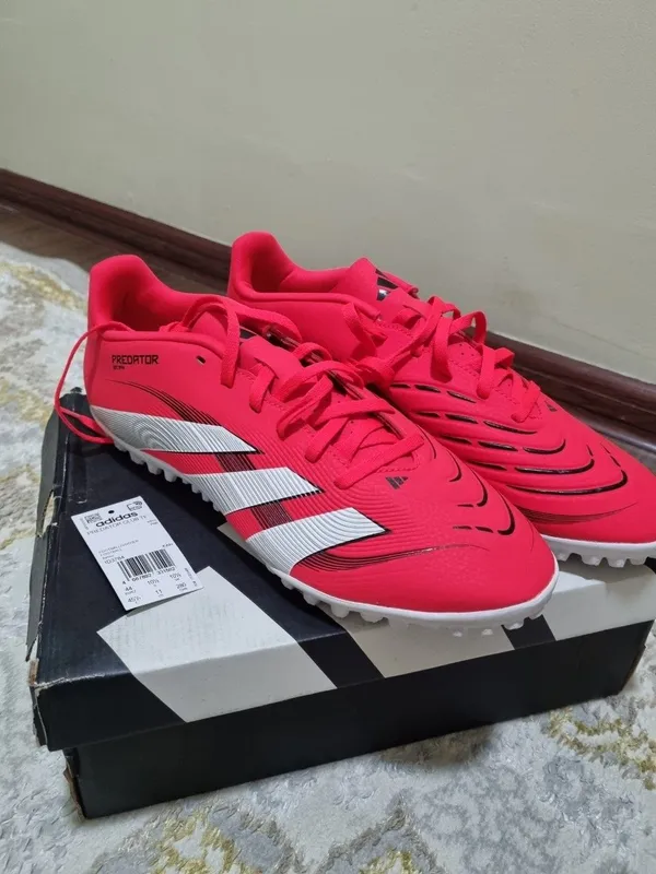 Yangi Adidas Predator Club TF 5 Yangi Adidas Predator Club TF 5