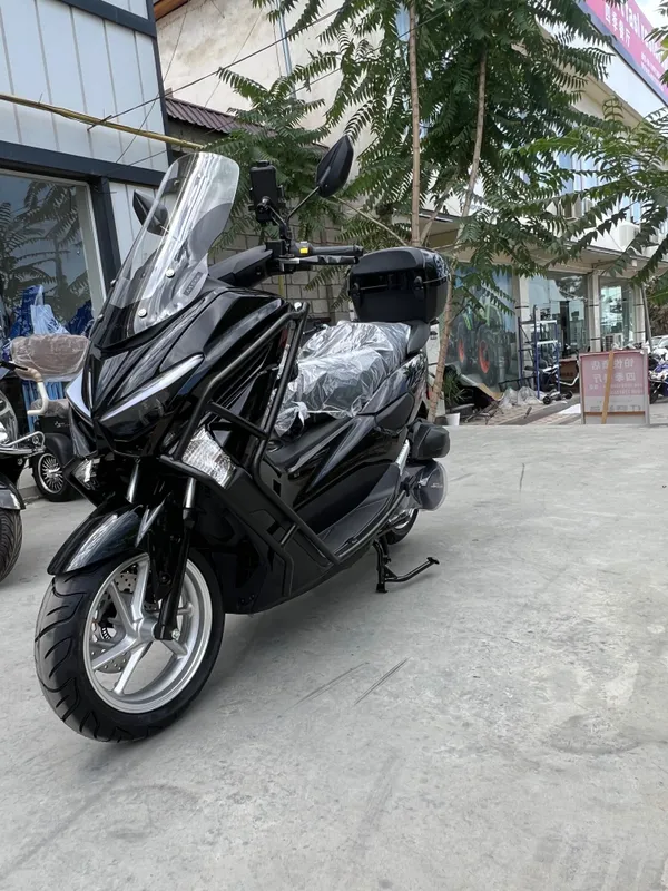 Skuter M Max sotiladi 3