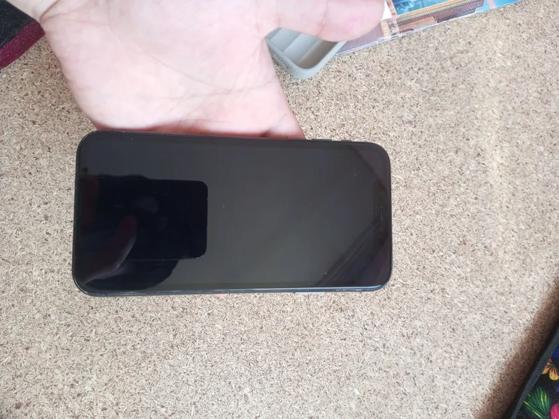 iphone 11 LL/A 128 TALIK feyslari ishlaydi 6 iphone 11 LL/A 128 TALIK feyslari ishlaydi 6