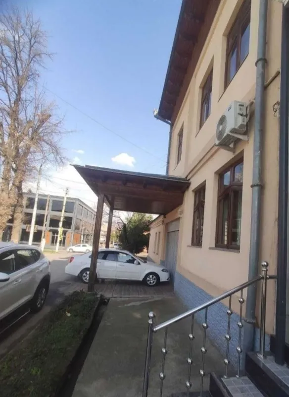Продается земля на Ракат махалля 1 линия фасад 22/20. — фото 1