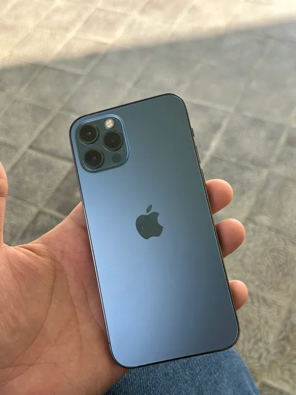 iPhone 12 Pro 128GB в среднем состоянии