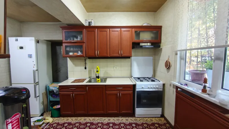 oshxona garnituri sotaman. kengligi 2.30. gaz plita va rakovina 1