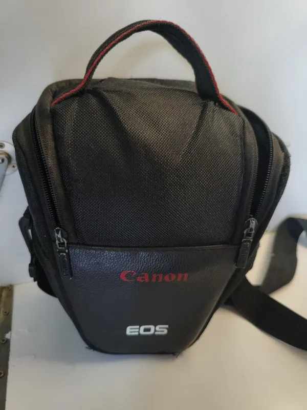 Продам фотоаппарат Canon ds126291 с опективом 18-55мм 2