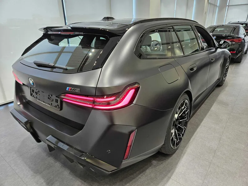 BMW M5 Touring G99 (в Корее) — фото 1