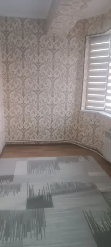 Navoiy shahrida yangi bozorni yoniga yaqin joylashgan