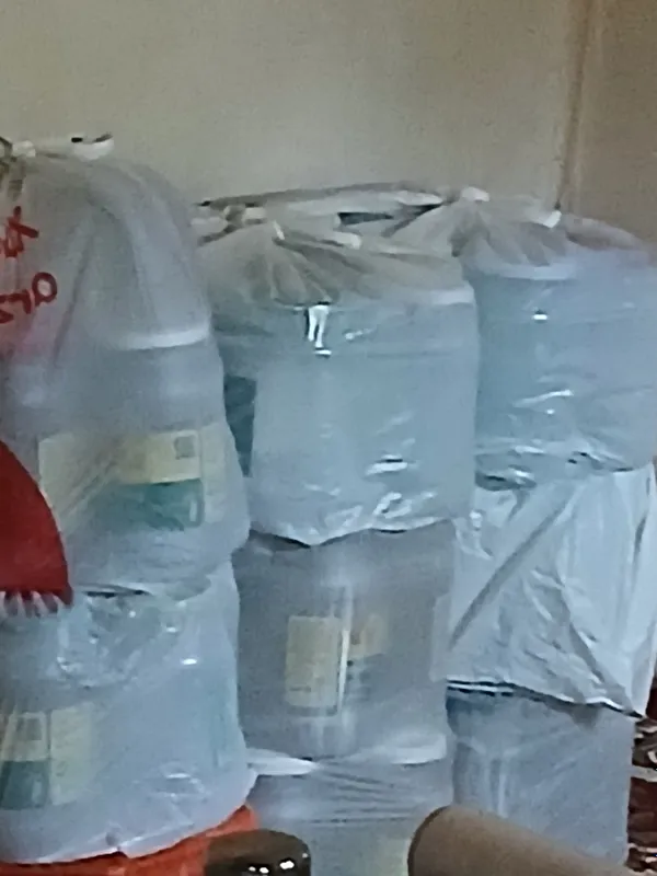 1litrli bonkalar qopqog'li 1 marta ishlatilgan 3 1litrli bonkalar qopqog'li 1 marta ishlatilgan 3