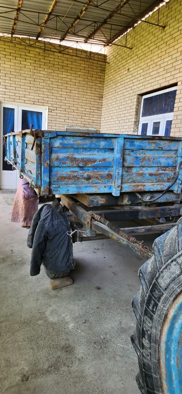 Traktr T28 sotiladi 3