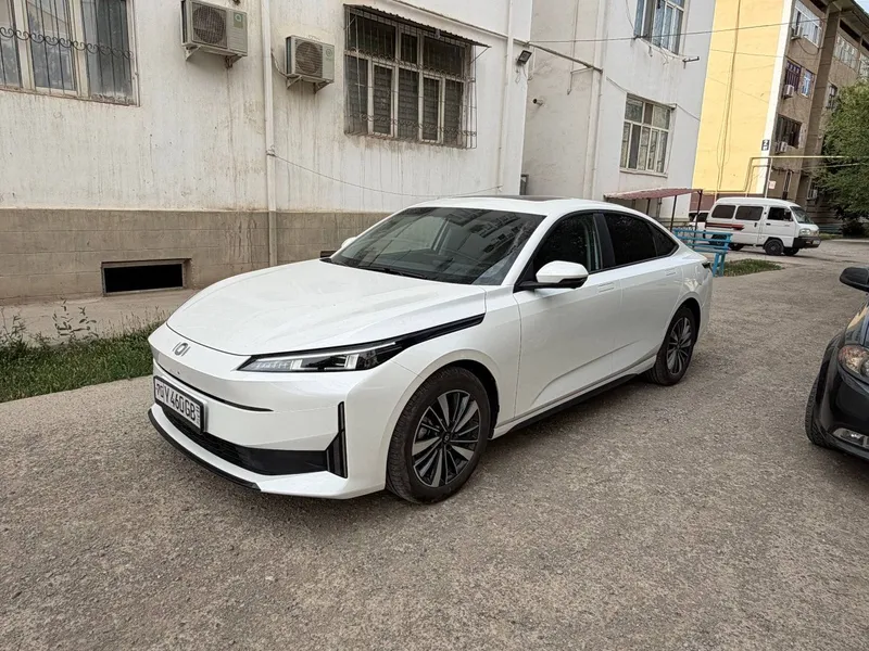 Changan A05 gibrid — фото 2