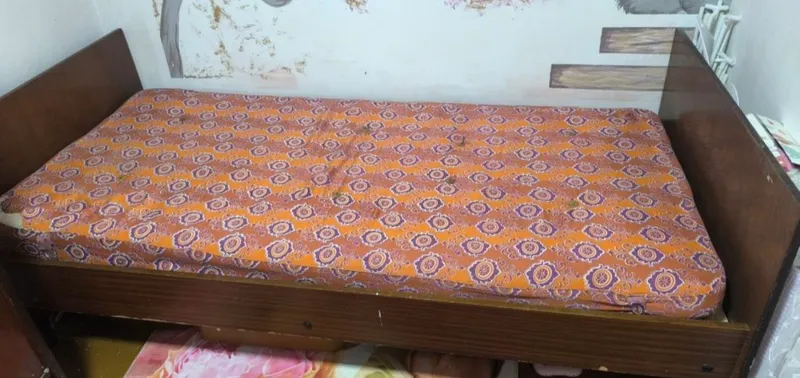 Продаю кровать полуторка советская с матрасом Продаю кровать полуторка советская с матрасом