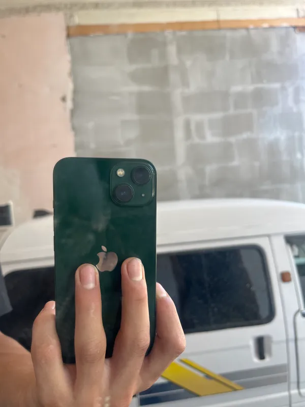 Sotiladi iphone13 narxi 3 millon som kami bor.