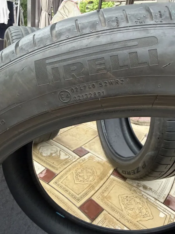 Балон сотилади Pirelli 265/45 R21 биттасида шилинган жойи бор