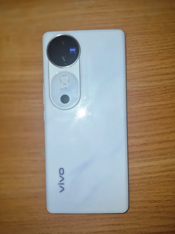 Vivo 40 2
