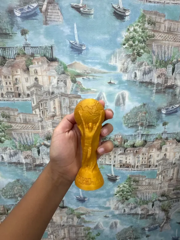 Фигурка из 3D принтра кубок чм мира маленький