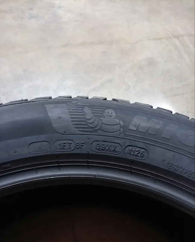 Michelin CrossClimate 2 235/55R19 4 Michelin CrossClimate 2 235/55R19 4