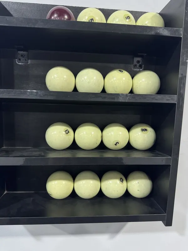 Billiardni shar sotiladi