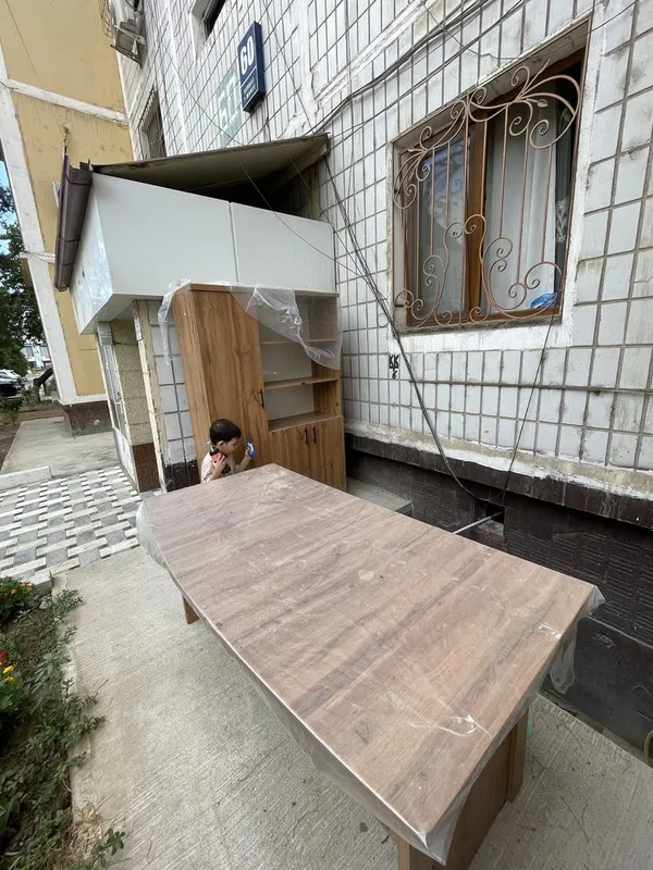 Srochno sotiladi ofisnoy mebel 1