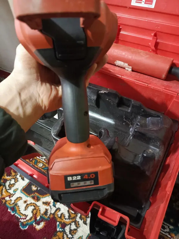 Продаю аккумуляторный дозатор Hilti . 6 Продаю аккумуляторный дозатор Hilti . 6