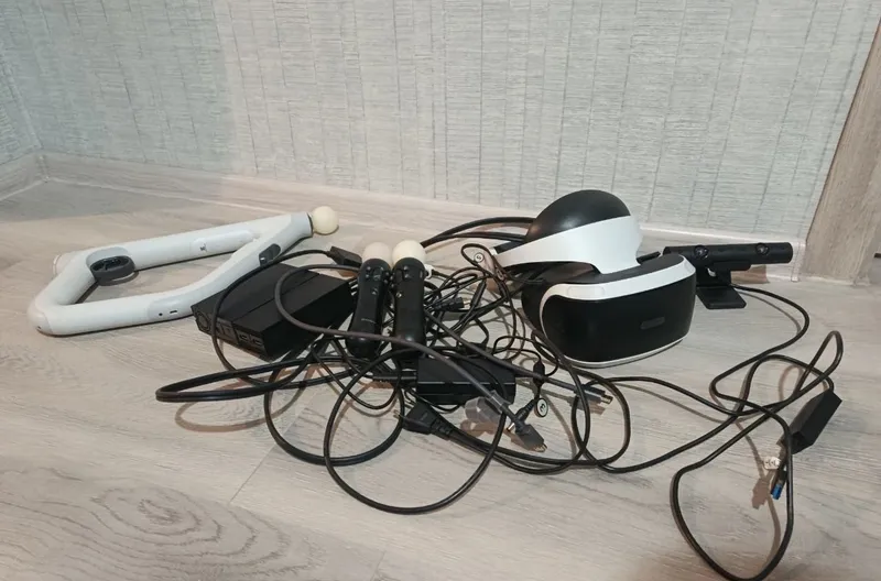 VR ko‘zoynaklarini sotaman, to‘liq to‘plam, a’lo holatda 2 VR ko‘zoynaklarini sotaman, to‘liq to‘plam, a’lo holatda 2