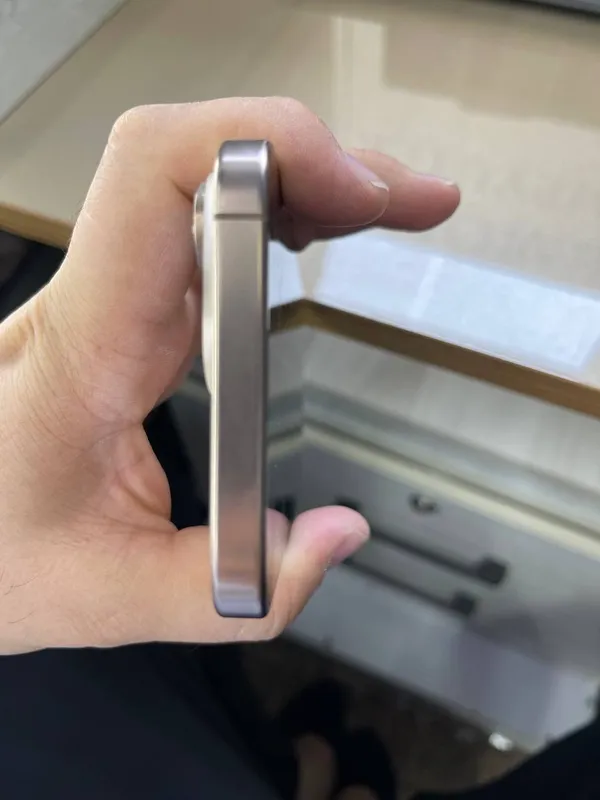 iPhone 16 Pro Max 256GB (Desert) 4
