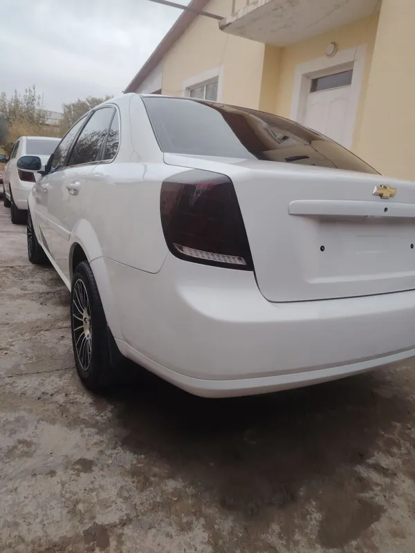 Lacetti sotiladi