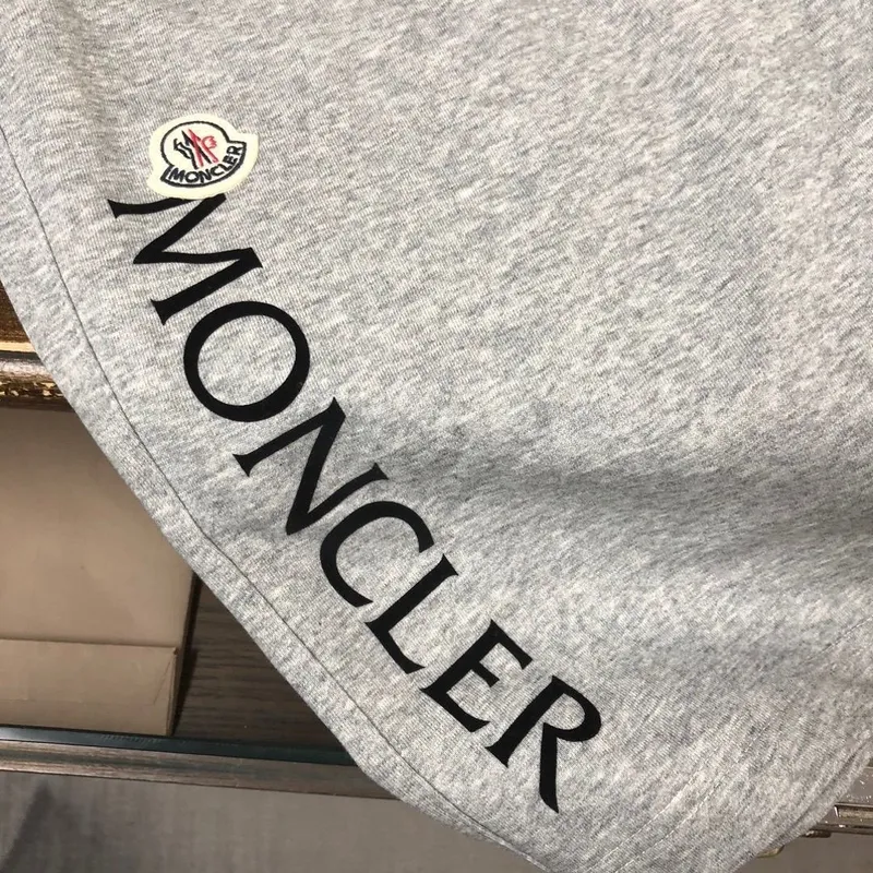 Шорты Moncler — фото 1