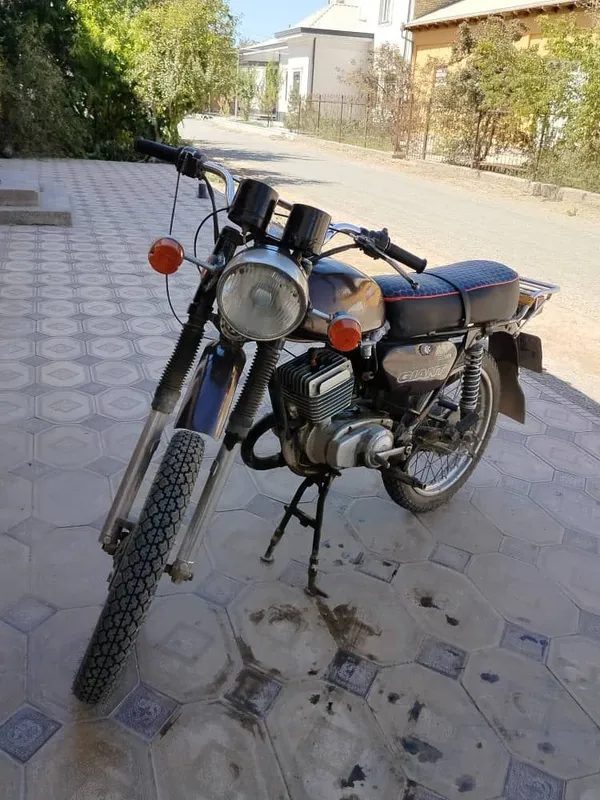 Motosiklni holati zo'r aybi yo'q indiskiy motor balonlari yangi