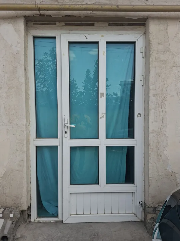 Продам из дома Акфа дверь, таких два