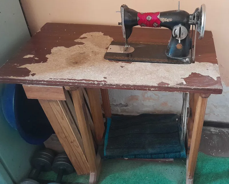 Tikuv mashinasi sotiladi