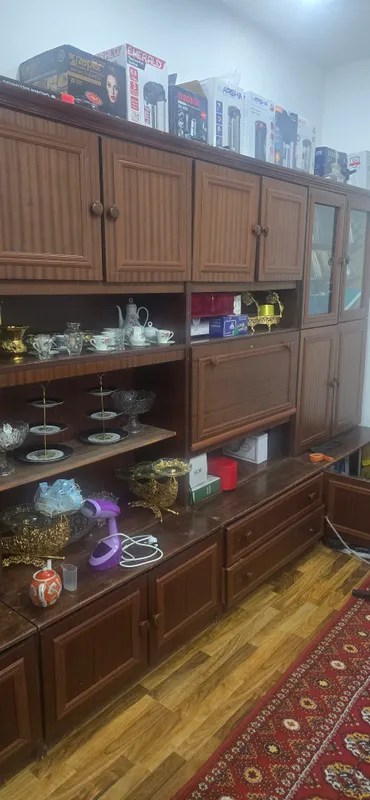 qizil yog‘ochdan devor shkafi 1 qizil yog‘ochdan devor shkafi 1