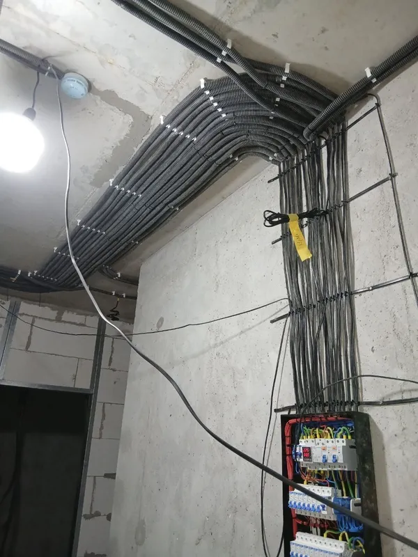 Электро монтаж аккуратно + трасса кандиционера 4 Электро монтаж аккуратно + трасса кандиционера 4