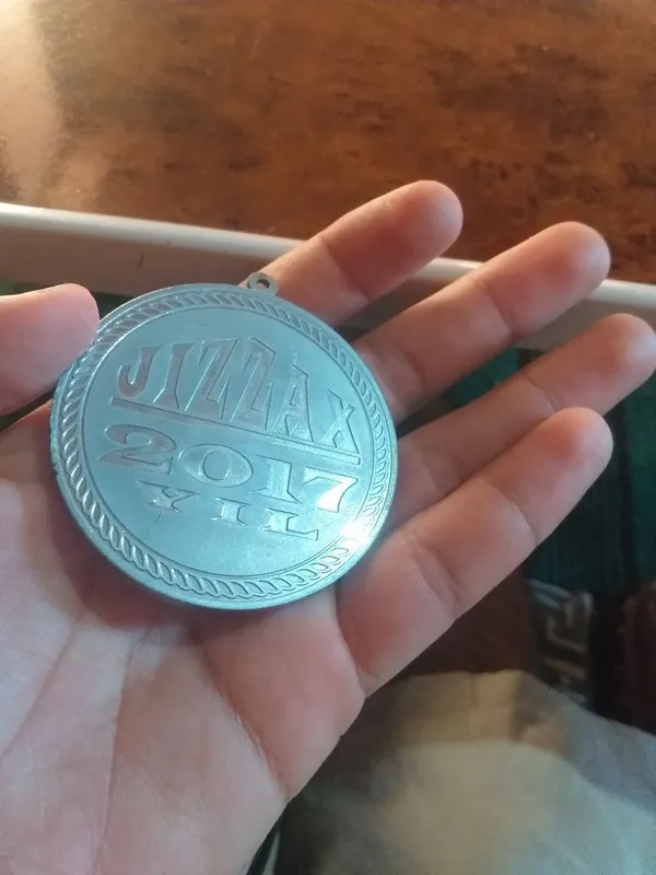Kumush medal sotiladi Kumush medal sotiladi