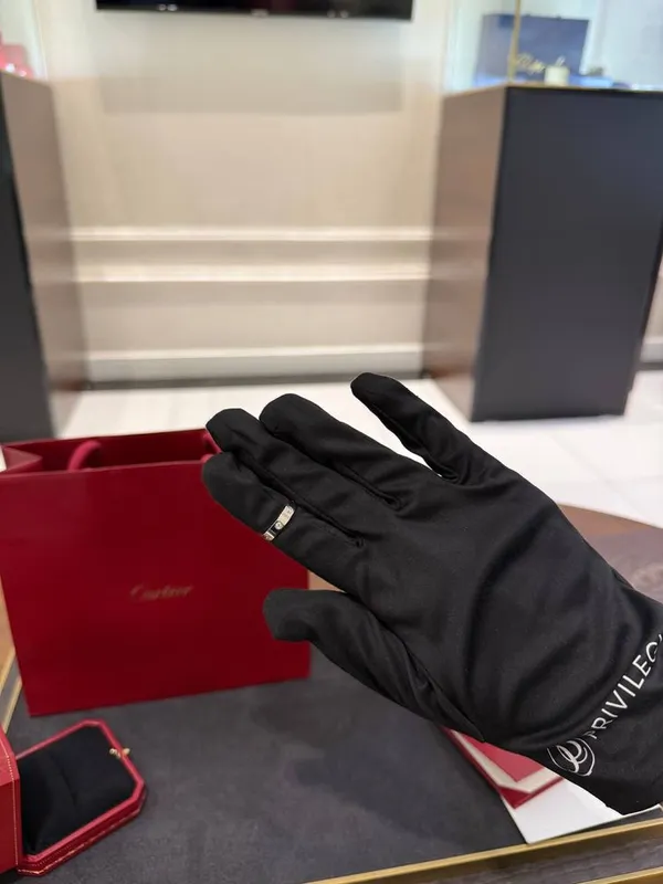 Кольцо с бриллиантом Cartier Love Small Model — фото 2