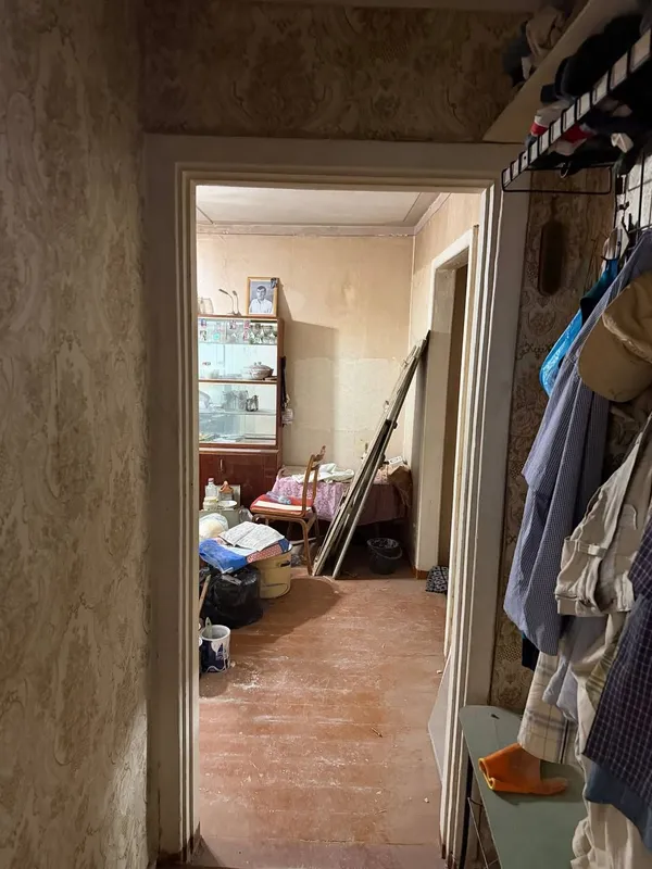 продам чиланзар 9.  трёх комнатная. балкон 2*6