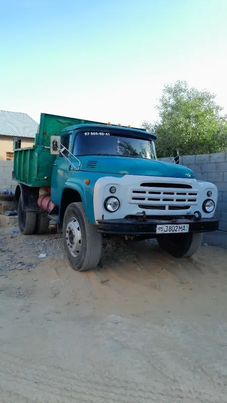 Zil 130 sotiladi