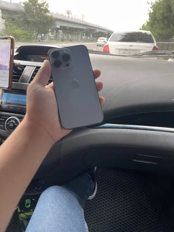 iPhone 13 pro ideal.