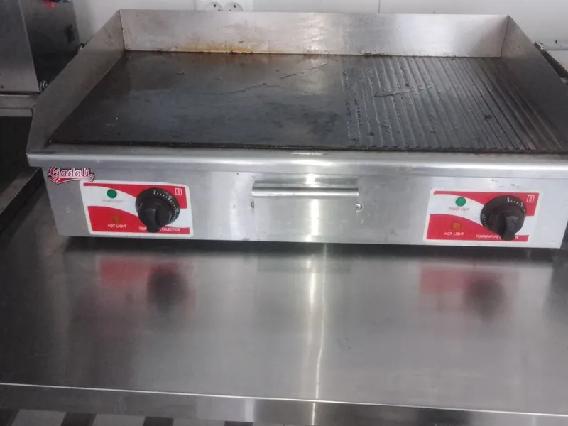 Toster. Izgara katlet burger uchun qulay