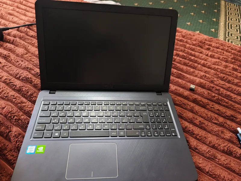 Продаётся ноутбук Asus 1