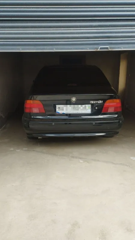 Продаю машина легенда BMW 2