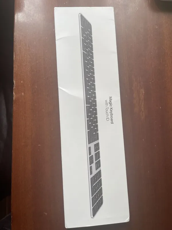 Apple Magic keyboard with touch ID and numeric keypad 1