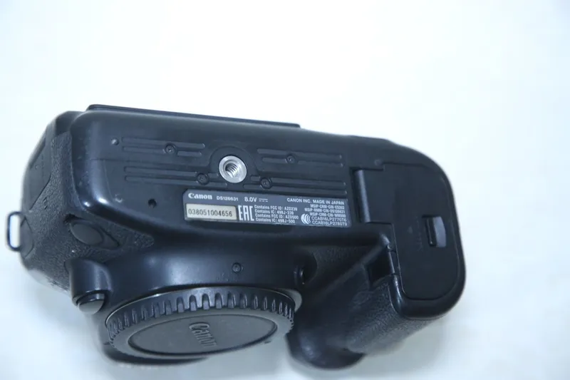 Canon eos 6D mark 2 sotiladi chetdan kelgan 7