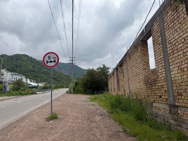Продаеться дача на чимгане рядом с Севарсой гостиница