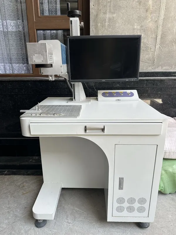 lazer stanok СО2 sotiladi srichno