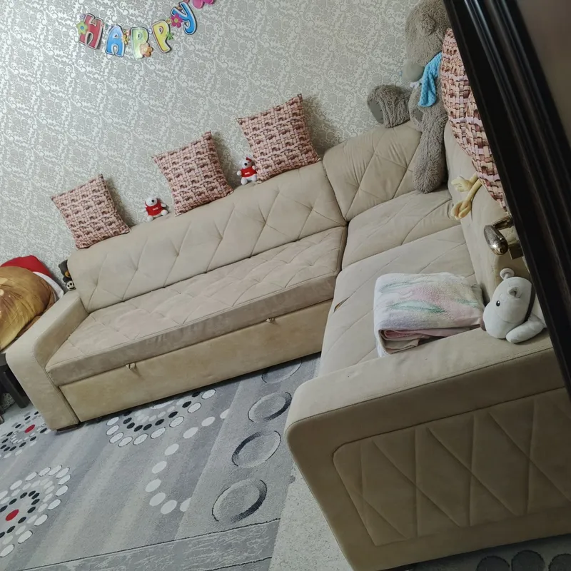 Диван б/у угловой с выдвигающим механизмом