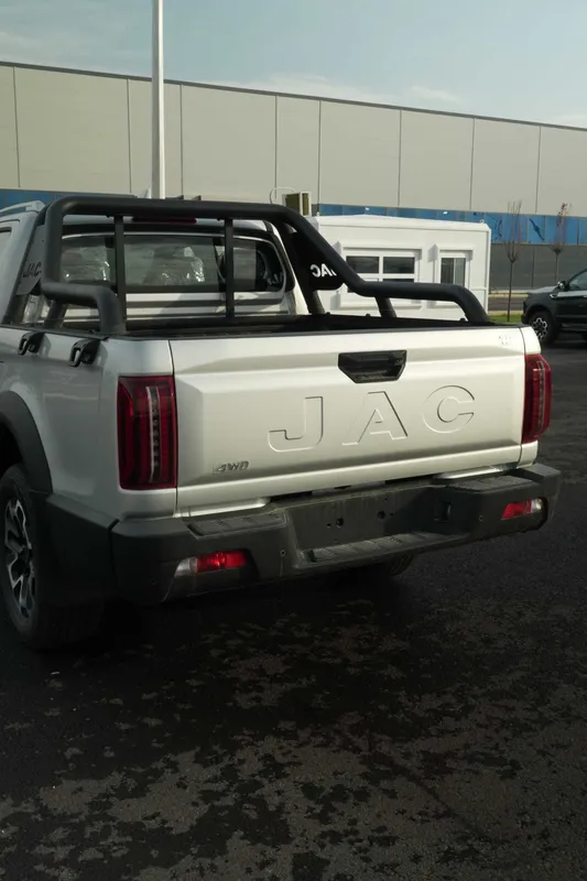Jac j9 Zamonaviy dizayn, kuchli harakat. 6 Jac j9 Zamonaviy dizayn, kuchli harakat. 6