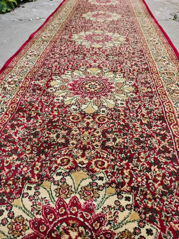 3,7x1,2 m o‘lchamdagi gilam yo‘lakchasini sotaman. 3 3,7x1,2 m o‘lchamdagi gilam yo‘lakchasini sotaman. 3