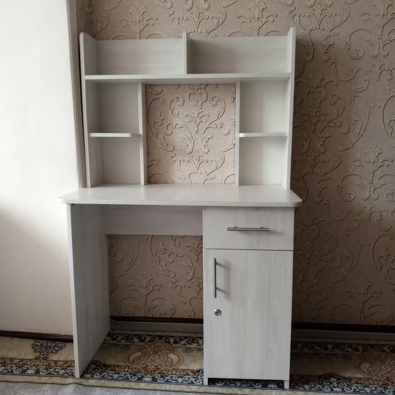 Икки этажли диван ва парта сотилади