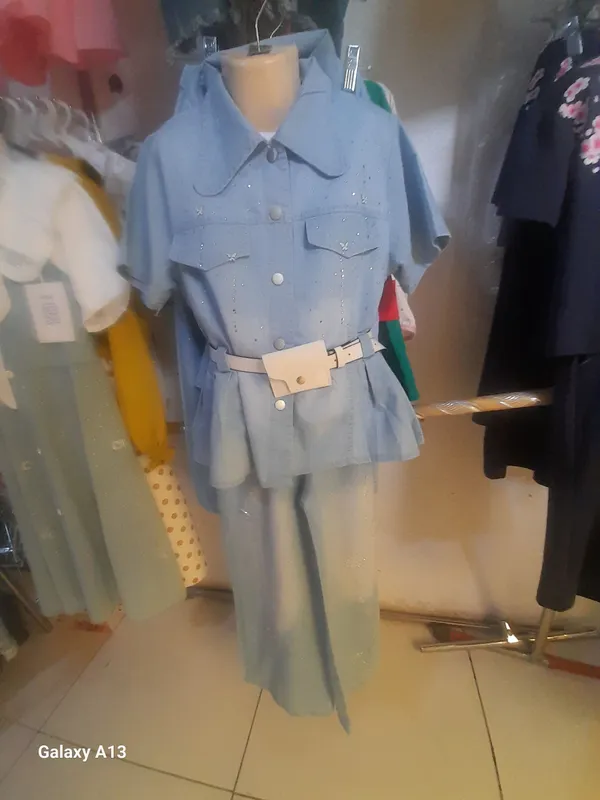 Holati yangi chiroyli va kiyishga qulay kiyimlar