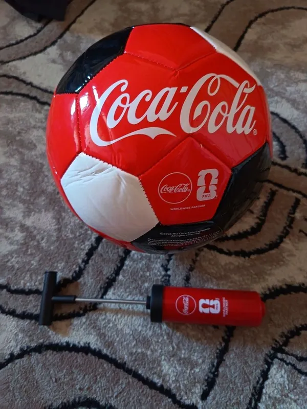 Мяч Coca-Cola новый с насосом копток 1 Мяч Coca-Cola новый с насосом копток 1
